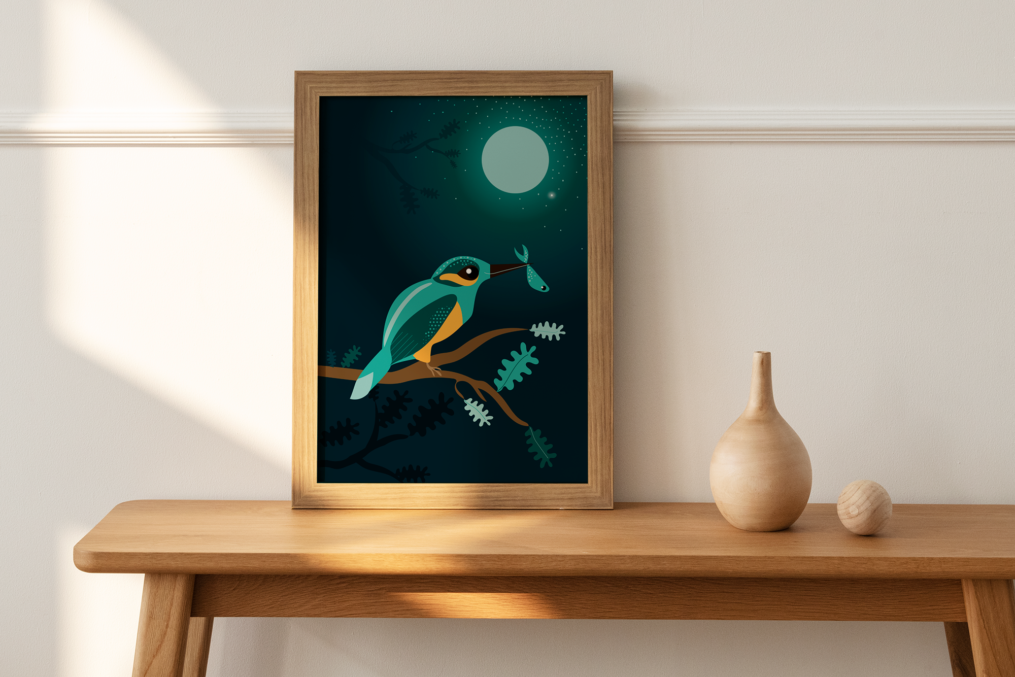 Affiche martin-pêcheur en situation sur un banc en bois